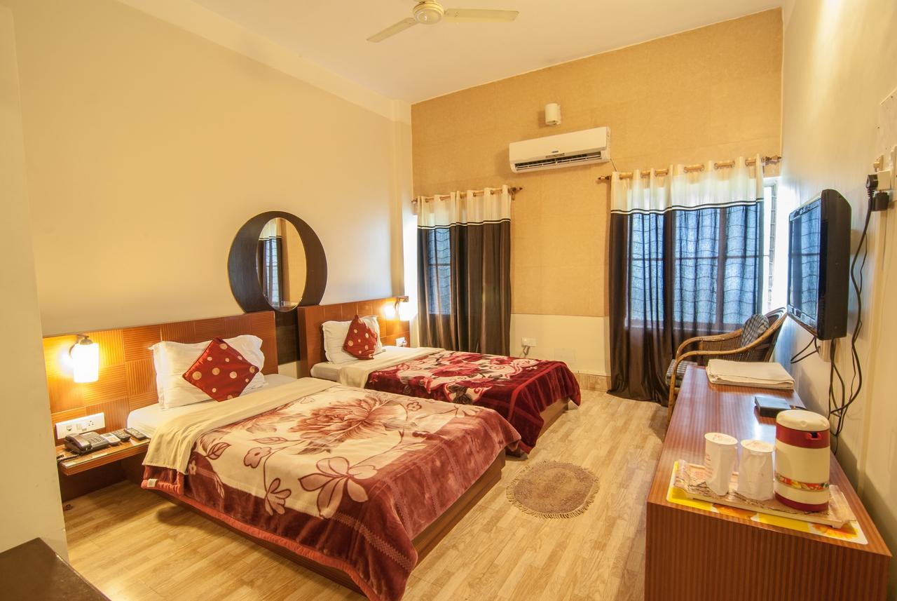 Hotel Jyoti Forbesganj Esterno foto